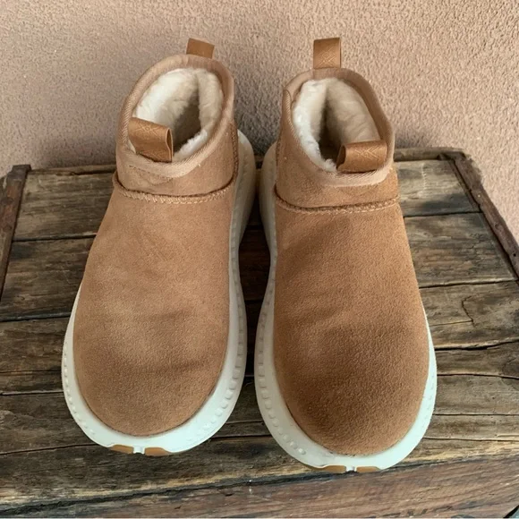 UGG V2 Ultra Mini Suede Sneaker/Boot - Picture 3 of 9